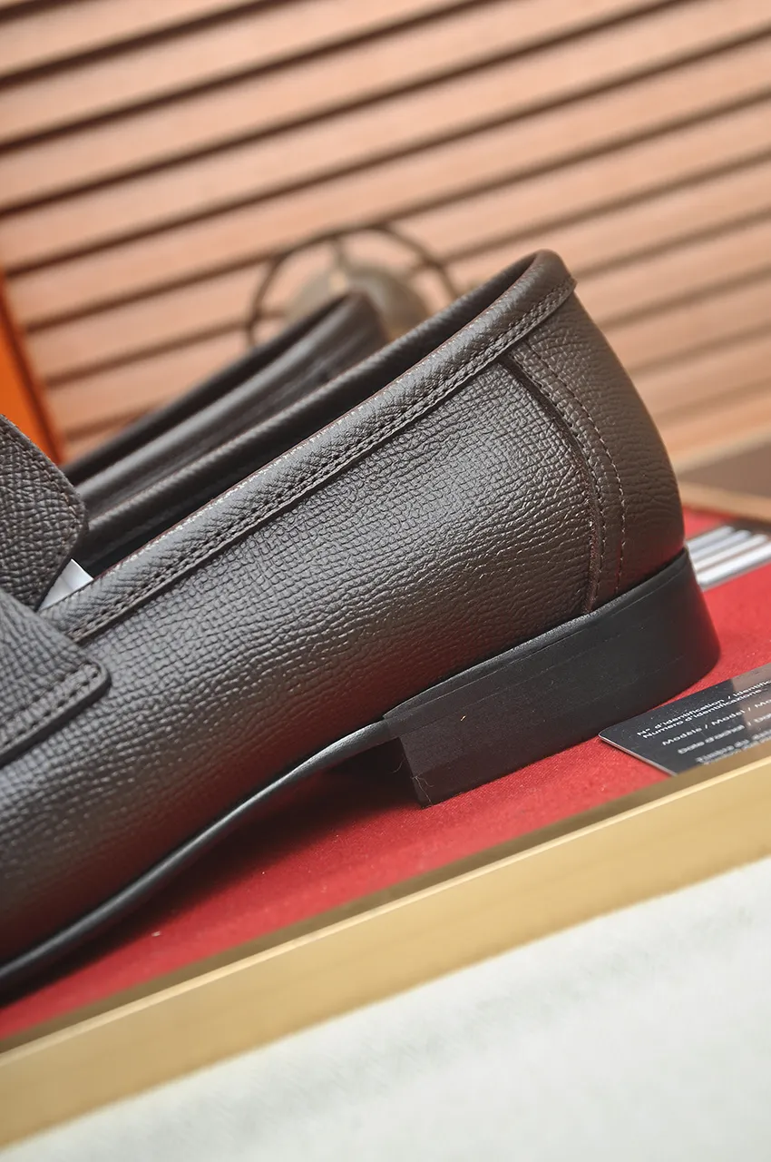 Men's shoes💰540💶[HERMES] (cowhide lining)🍀Italian top luxury🍀He does not pursue novel styles and gorgeous colors, but attracts the favor of successful men with his flawless, elegant and classic style. Formal leather shoes This very comfortable, simple and stable style allows you to easily match any style! The pattern is absolutely 1:1 refined from the original case, and we strive for excellence in materials, imported cowhide + cowhide lining💪💪💪extraordinary texture👍! .Code number: 39-45 (45 customized)